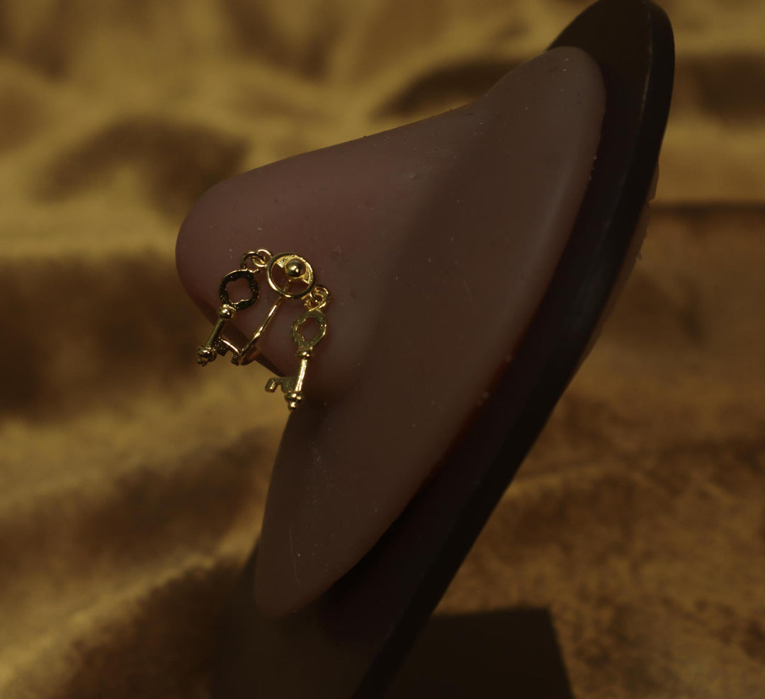 Vintage Keyhole Circle Faux Nose Cuff