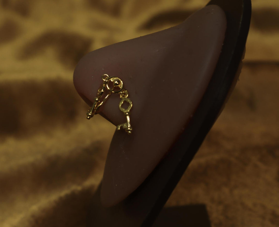 Vintage Keyhole Circle Faux Nose Cuff