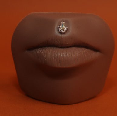 Big Diamond Gem Lip piercing - YoniDa'PunaniLip Piercing
