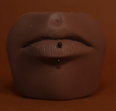 Blackout lip ring 16g - YoniDa'PunaniLip Piercing